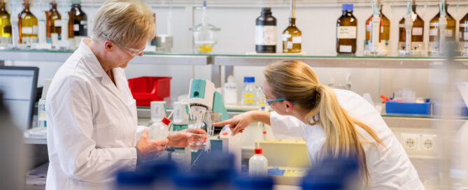 Chemiepark Lülsdorf mit weitreichender Infrastruktur: Laboranten