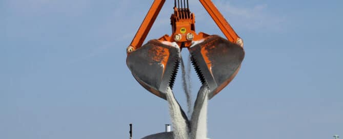 Chemiepark Lülsdorf mit weitreichender Infrastruktur: Bagger